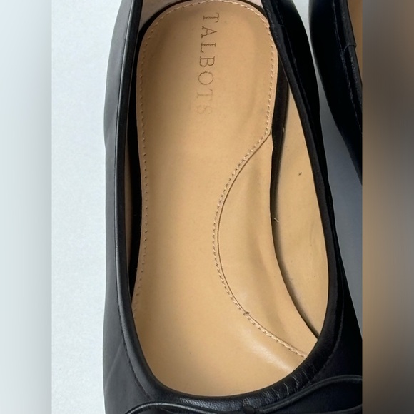 Talbots Black Leather Ballet Flats, Patent Leather Fronts and Bows. Size 8 1/2 - Picture 5 of 12